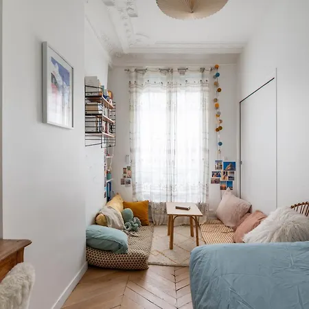 Spacious And Elegant 3bd Apartmentrochechouart Apartment *