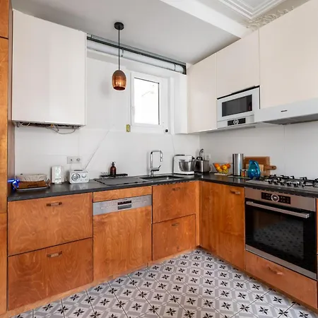 Spacious And Elegant 3bd Apartmentrochechouart Париж
